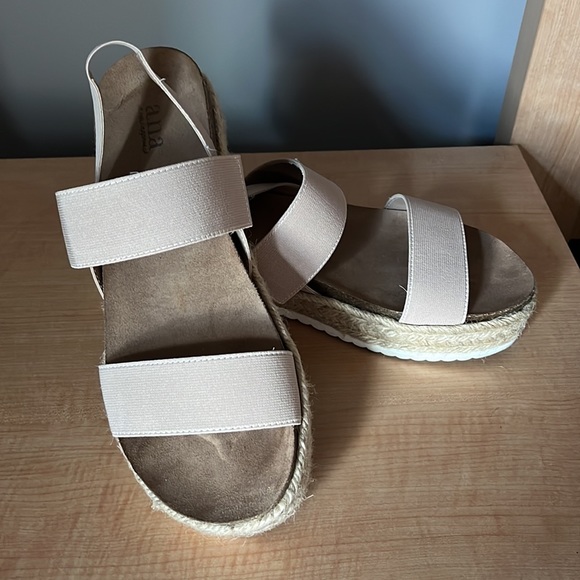 Neutral sling back sandals - Picture 2 of 3